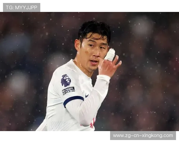 孙兴慜外线传中极具弧度，热刺中路形成连续冲击